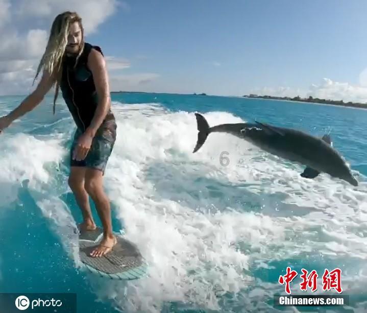 智造知识,畅享互问-胡军儿子指导老爸拍戏,身高直追父亲,他是否有进入演艺圈的可能?有问必答平台